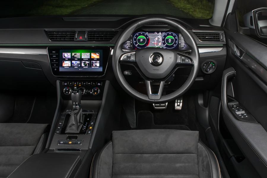 Торпедо Skoda Superb Scout (3V) 2020 года  (AU) (фото 25 из 35)
